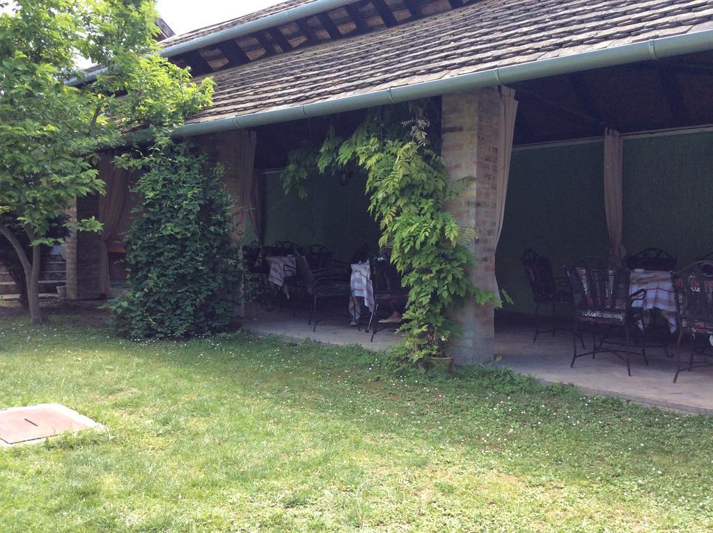 Hotel Ugostiteljski Objekat Karibo Sombor Exterior foto